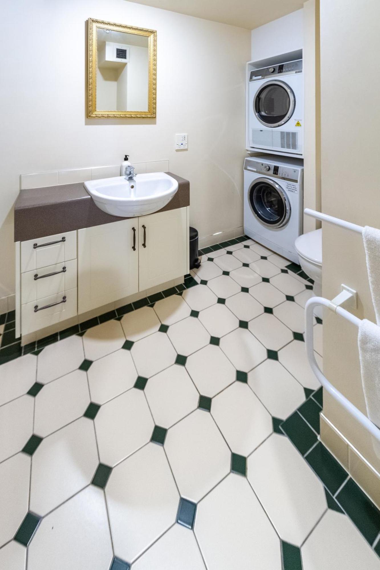 Beauty In The Cbd - 1Bed Free Parking Pool Apartment Christchurch Exterior foto